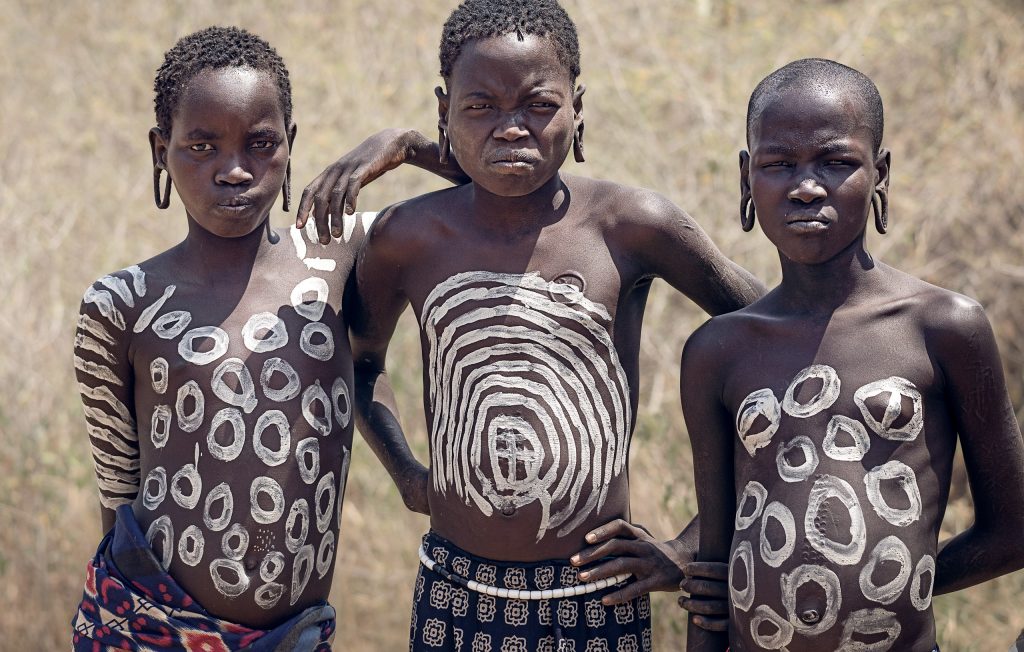 3 mursi girls with body painting