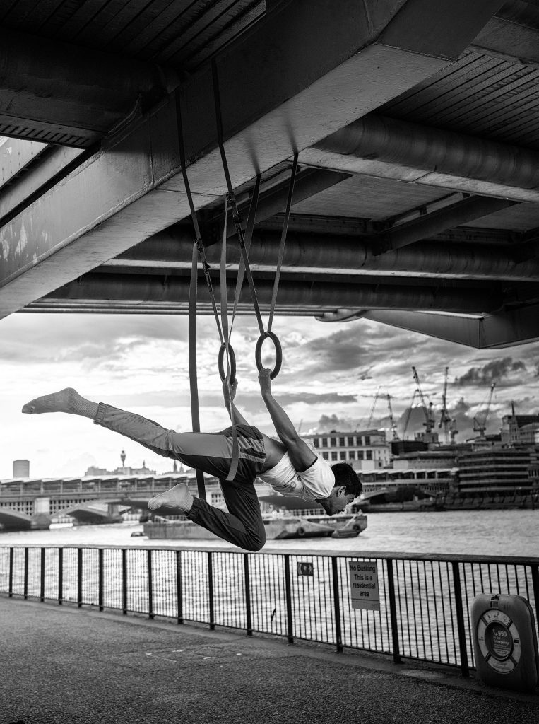 body art under the millenium bridge